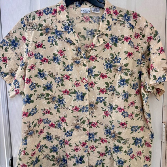 BOBBIE BROOKS VINTAGE TOP SIZE 26W/28W. FLORAL EYELET BUTTON DOWN, SHORT SLEEVE - Picture 11 of 14